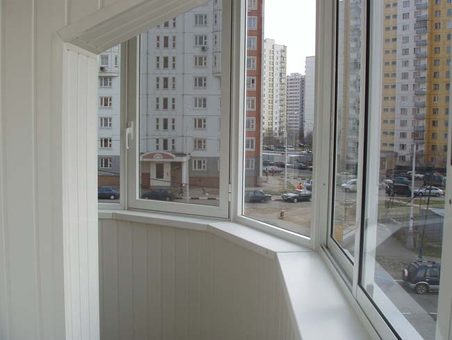 Закругленное радиусное остекление полукруглого балкона и лоджии Клин