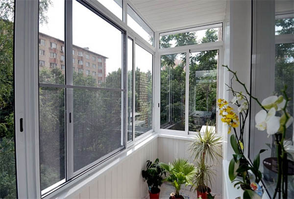 Недорогое остекление балконов и лоджий алюминиевым профилем от производителя окон Клин