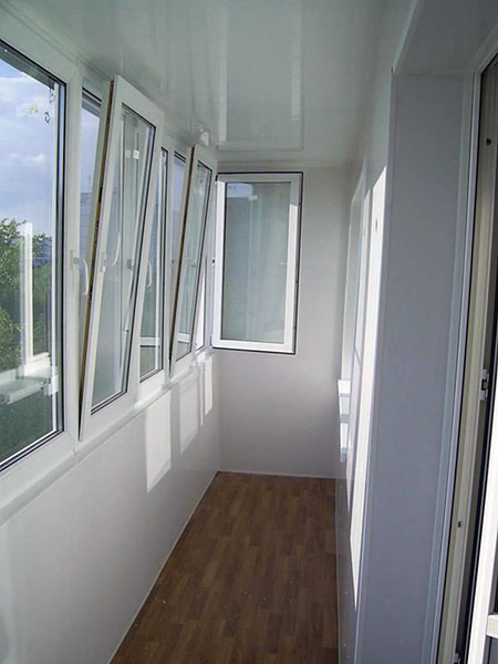 Тёплое и холодное распашное остекление балконов алюминиевым профилем Клин