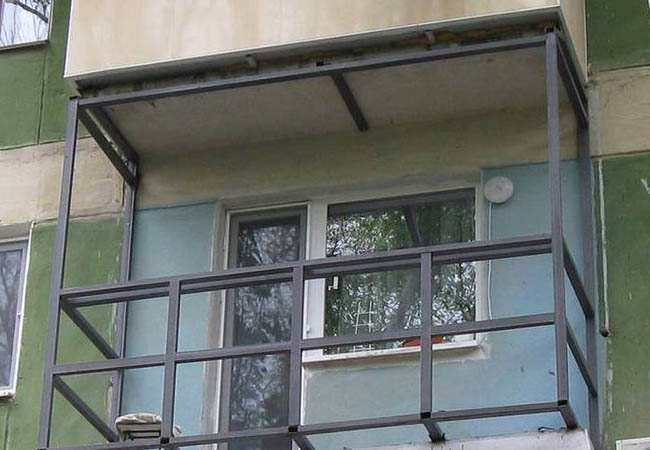 Альтернативное остекление балкона оргстеклом вместо стекла Клин